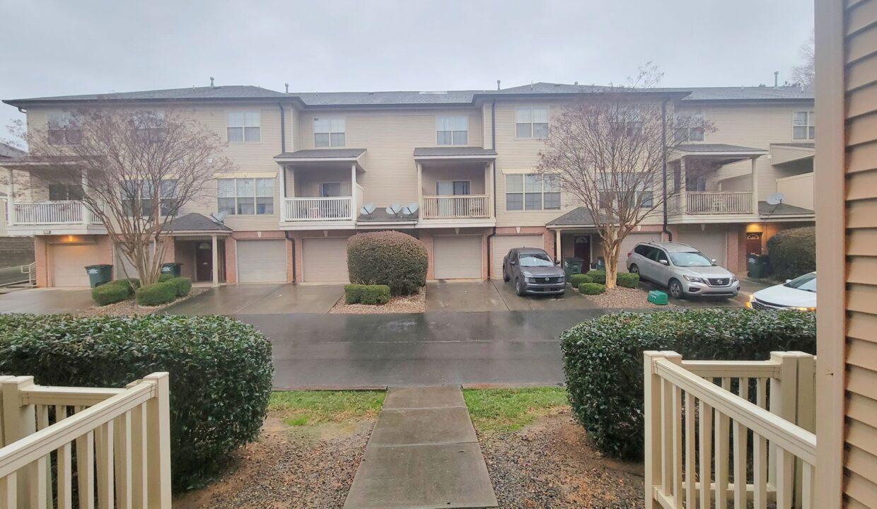 6525-Quaterbridge-Ln-Charlotte-NC-28262-24