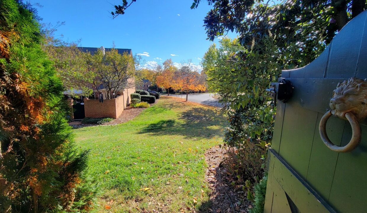 6733-Constitution-Ln-Charlotte-NC-28210-25