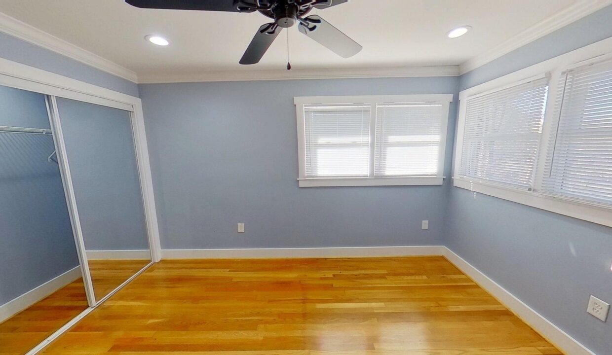 208-N-Sunset-Dr-Winston-Salem-NC-27101-18