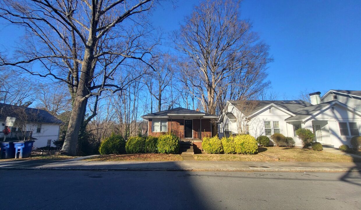 208-N-Sunset-Dr-Winston-Salem-NC-27101-23
