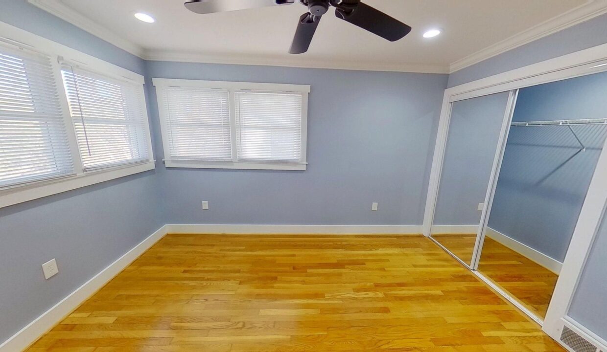 208-N-Sunset-Dr-Winston-Salem-NC-27101-24