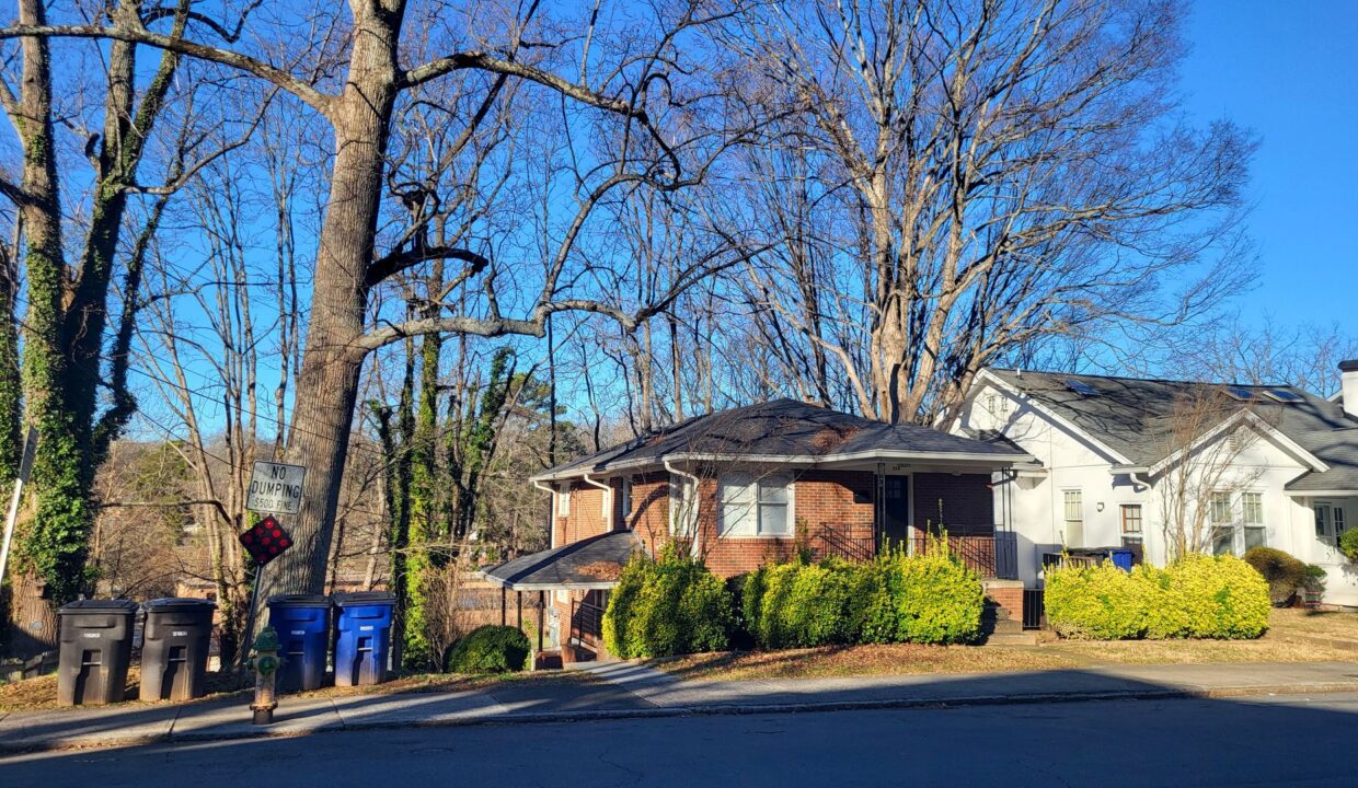 208-N-Sunset-Dr-Winston-Salem-NC-27101-3