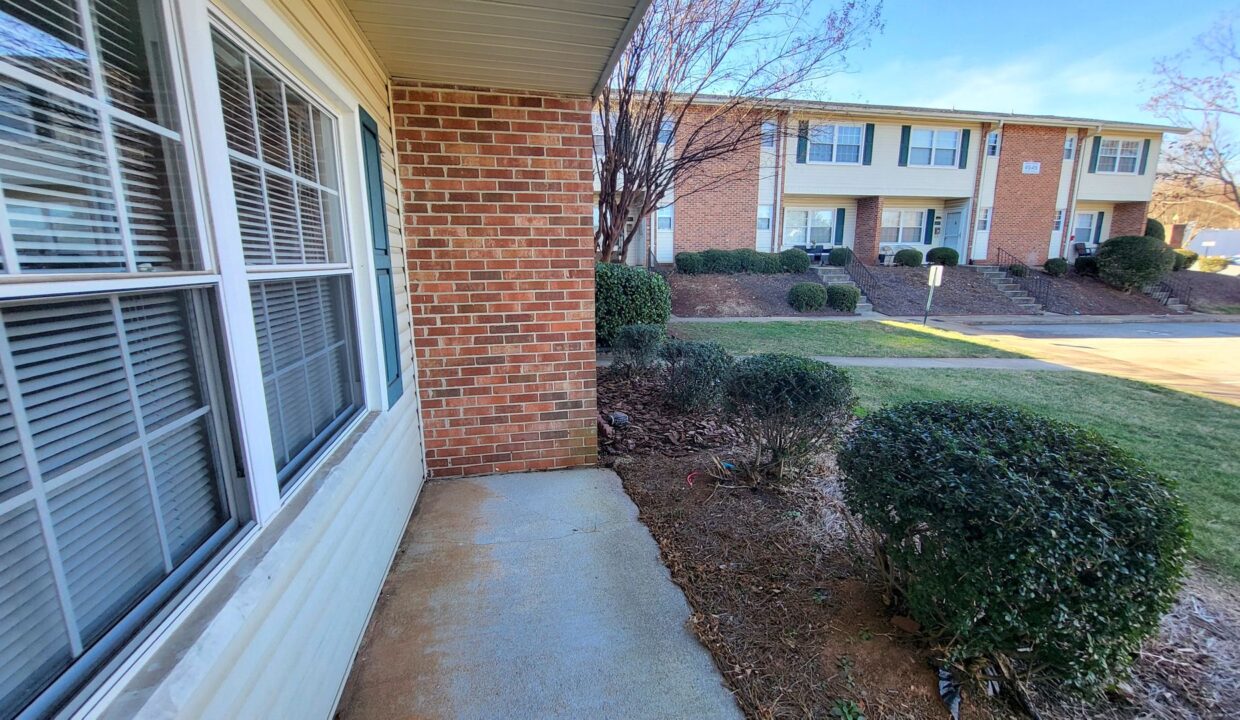 422-Muirs-Chapel-Rd-Greensboro-NC-27410-11