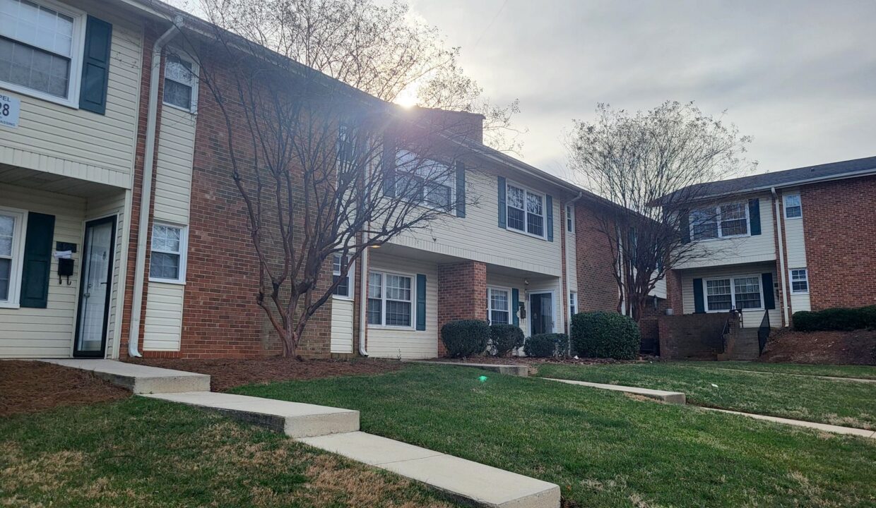 422-Muirs-Chapel-Rd-Greensboro-NC-27410-5