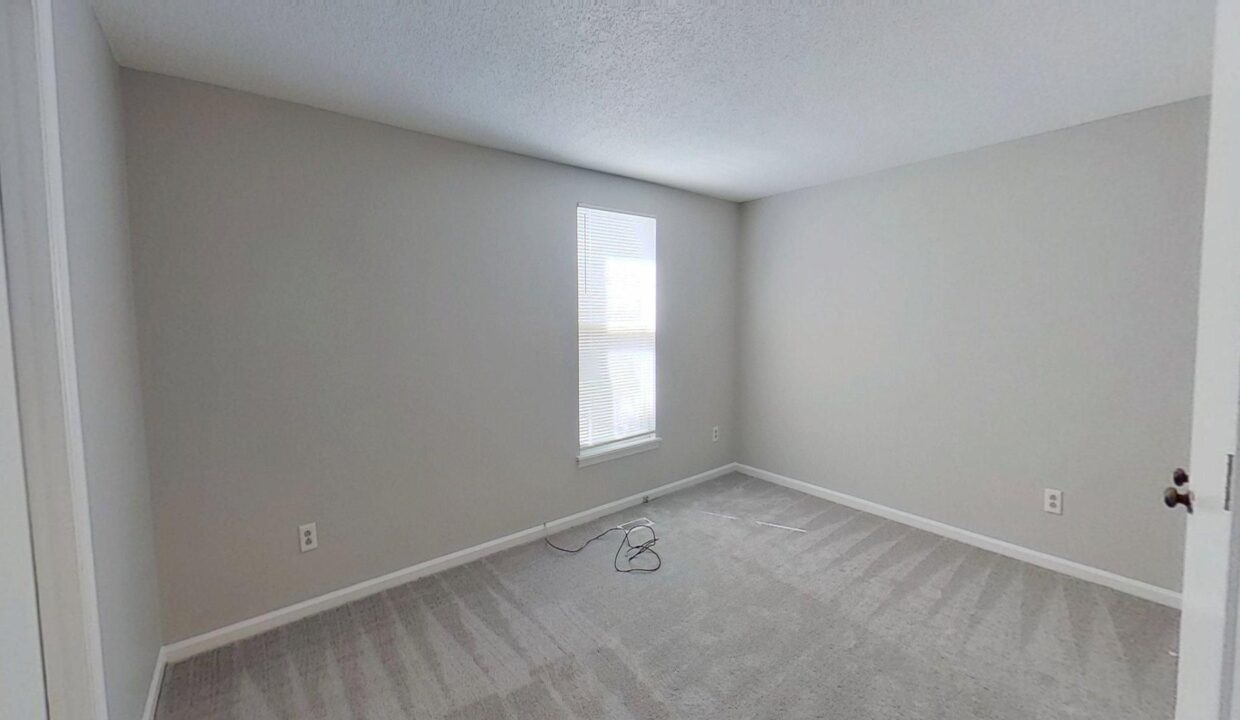 10932-Magenta-Ln-Charlotte-NC-28262-13