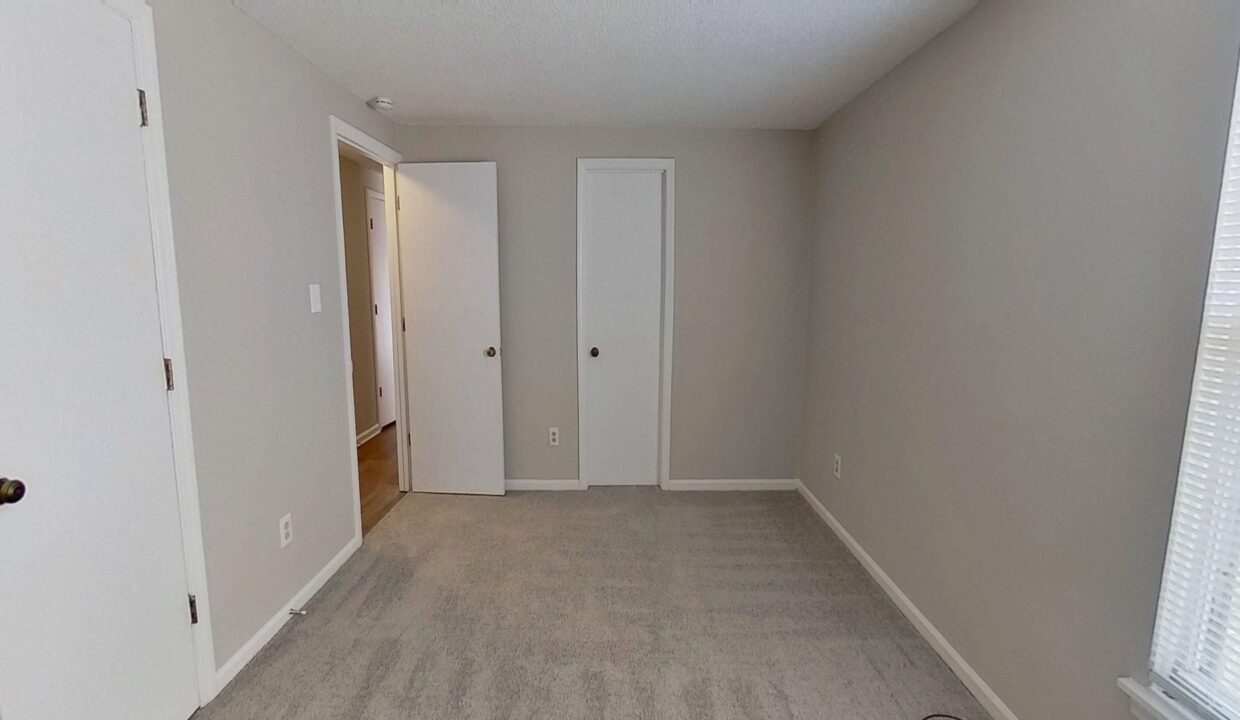 10932-Magenta-Ln-Charlotte-NC-28262-14