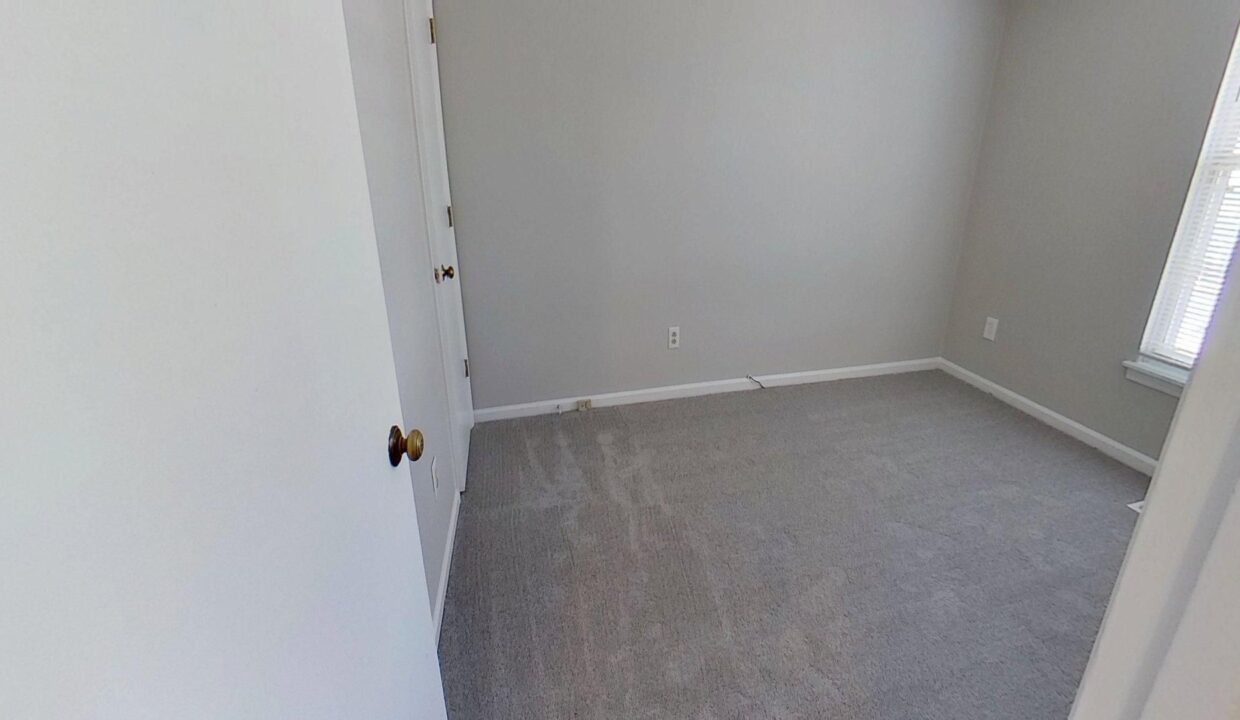 10932-Magenta-Ln-Charlotte-NC-28262-17