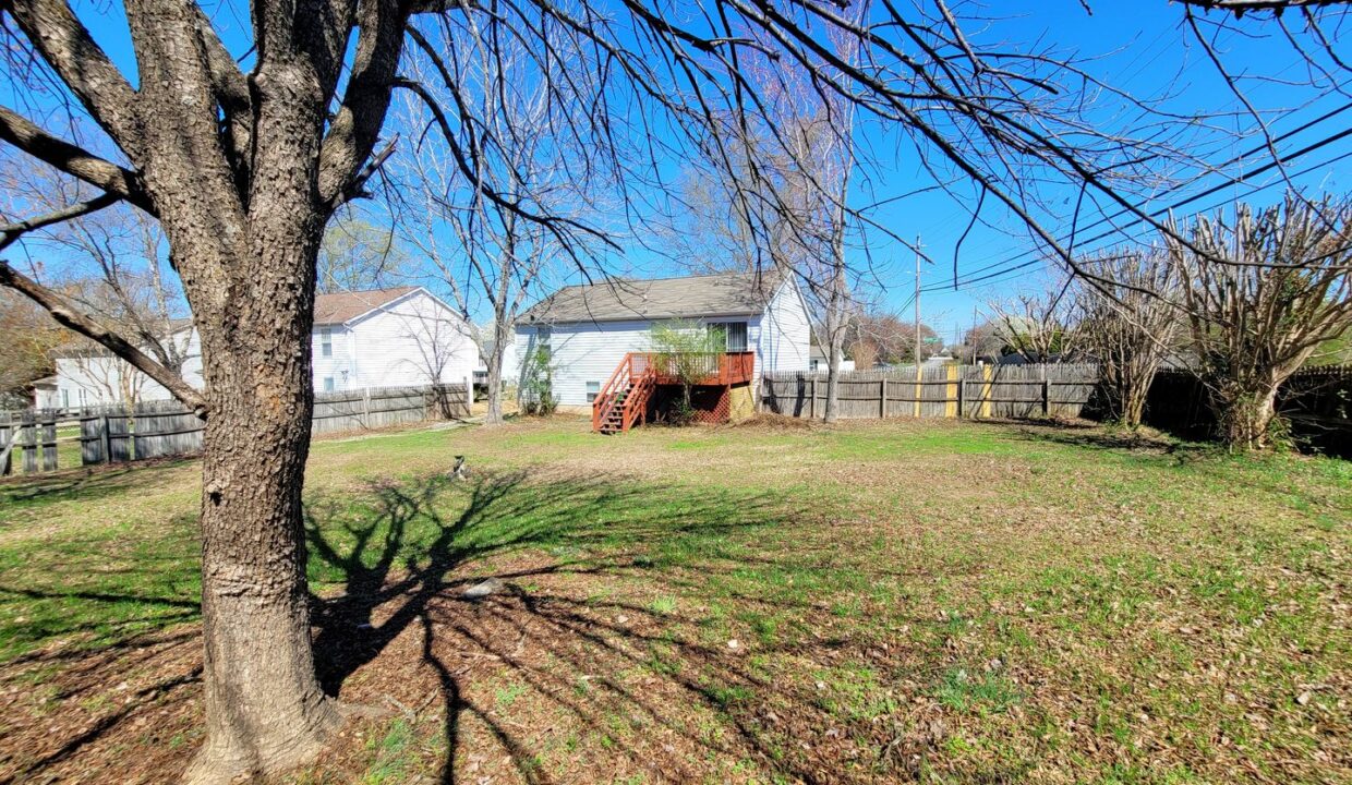 10932-Magenta-Ln-Charlotte-NC-28262-21