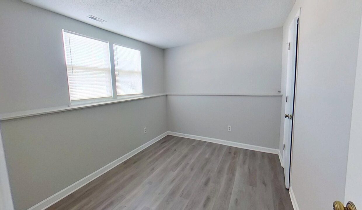 10932-Magenta-Ln-Charlotte-NC-28262-23