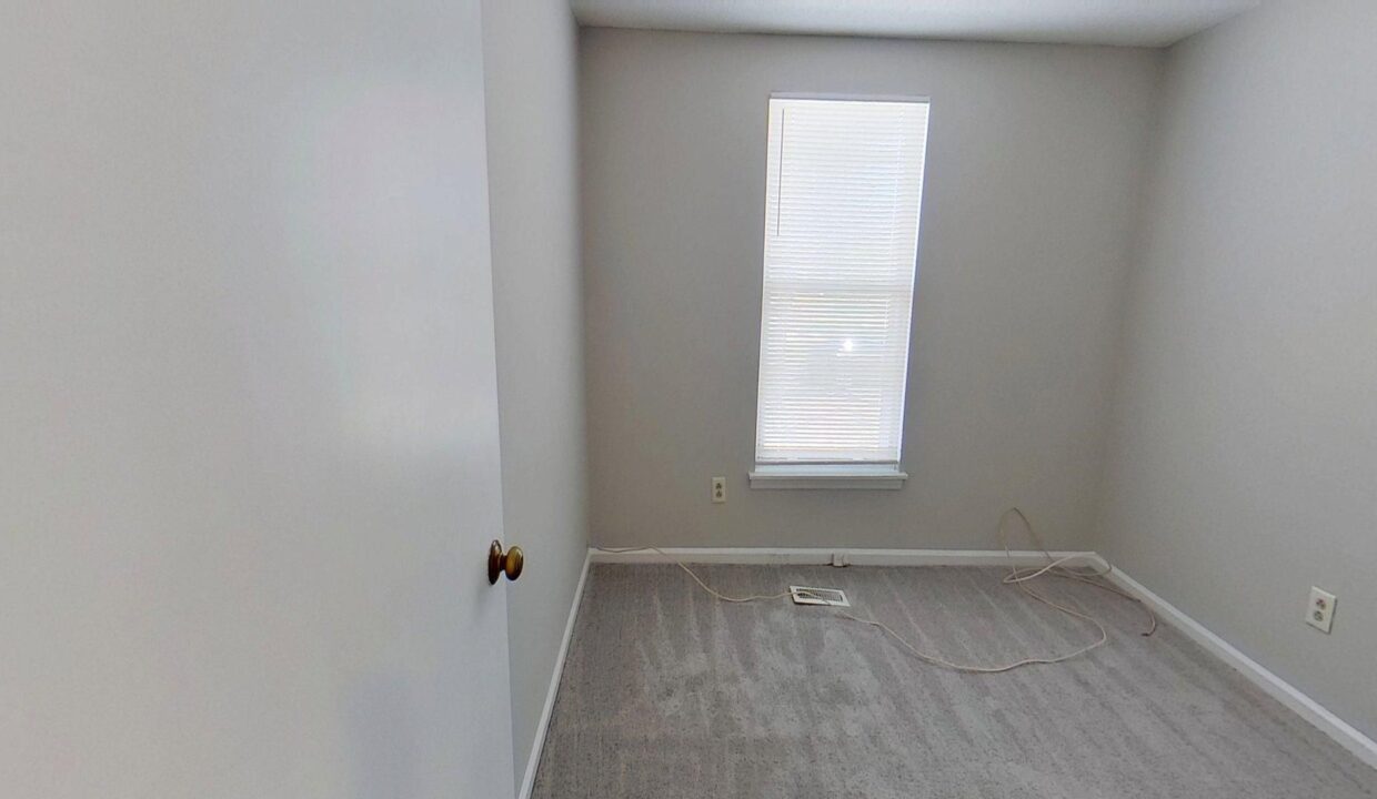 10932-Magenta-Ln-Charlotte-NC-28262-25