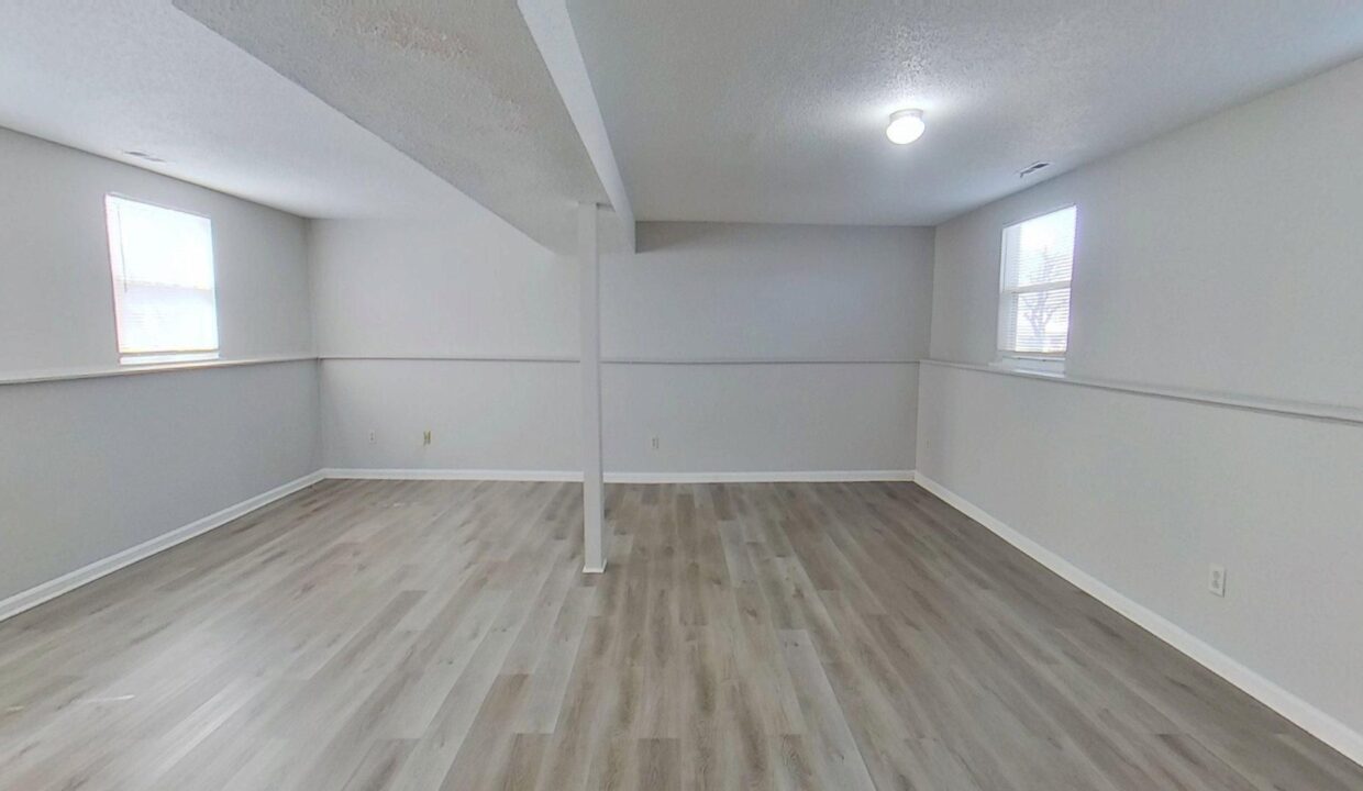 10932-Magenta-Ln-Charlotte-NC-28262-26