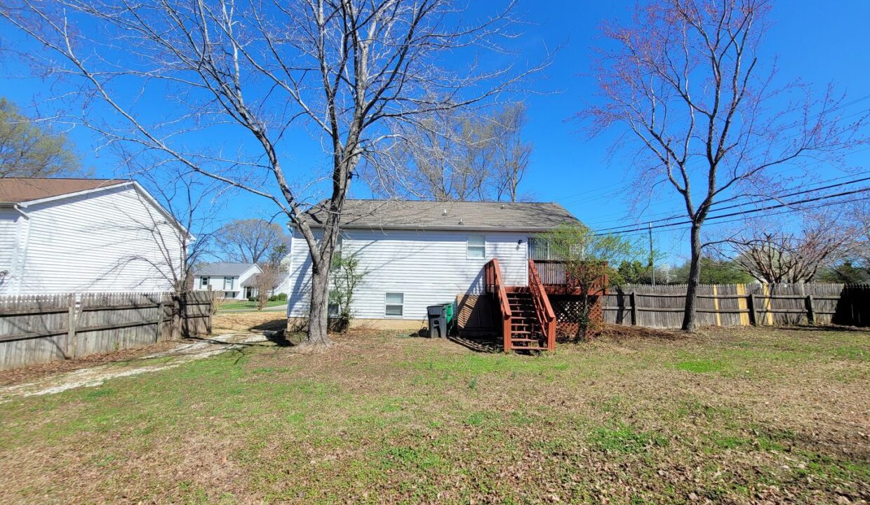 10932-Magenta-Ln-Charlotte-NC-28262-28