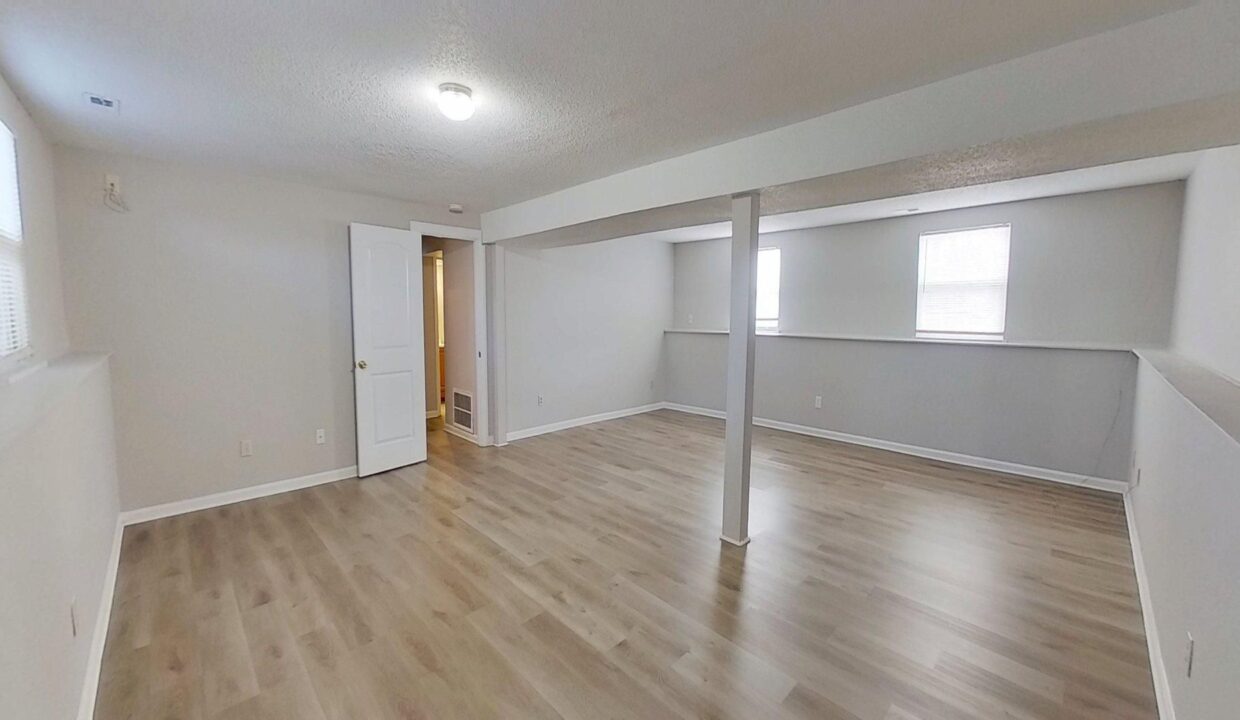 10932-Magenta-Ln-Charlotte-NC-28262-3