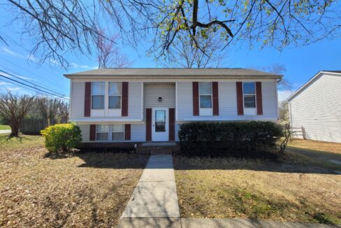 10932-Magenta-Ln-Charlotte-NC-28262-9