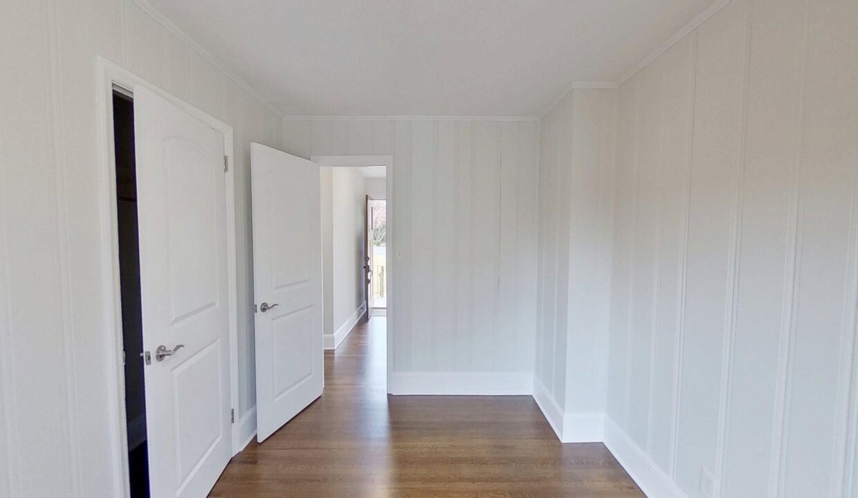 1200-Dresden-Dr-W-Charlotte-NC-28205-26