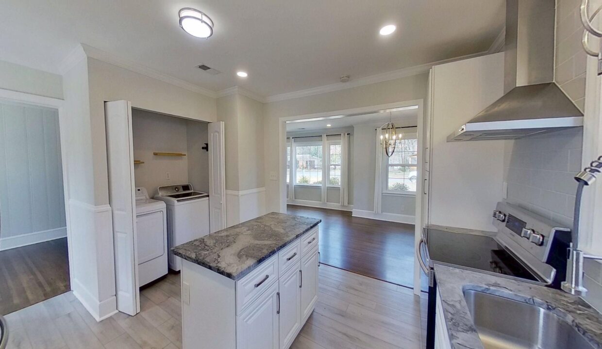 1200-Dresden-Dr-W-Charlotte-NC-28205-8