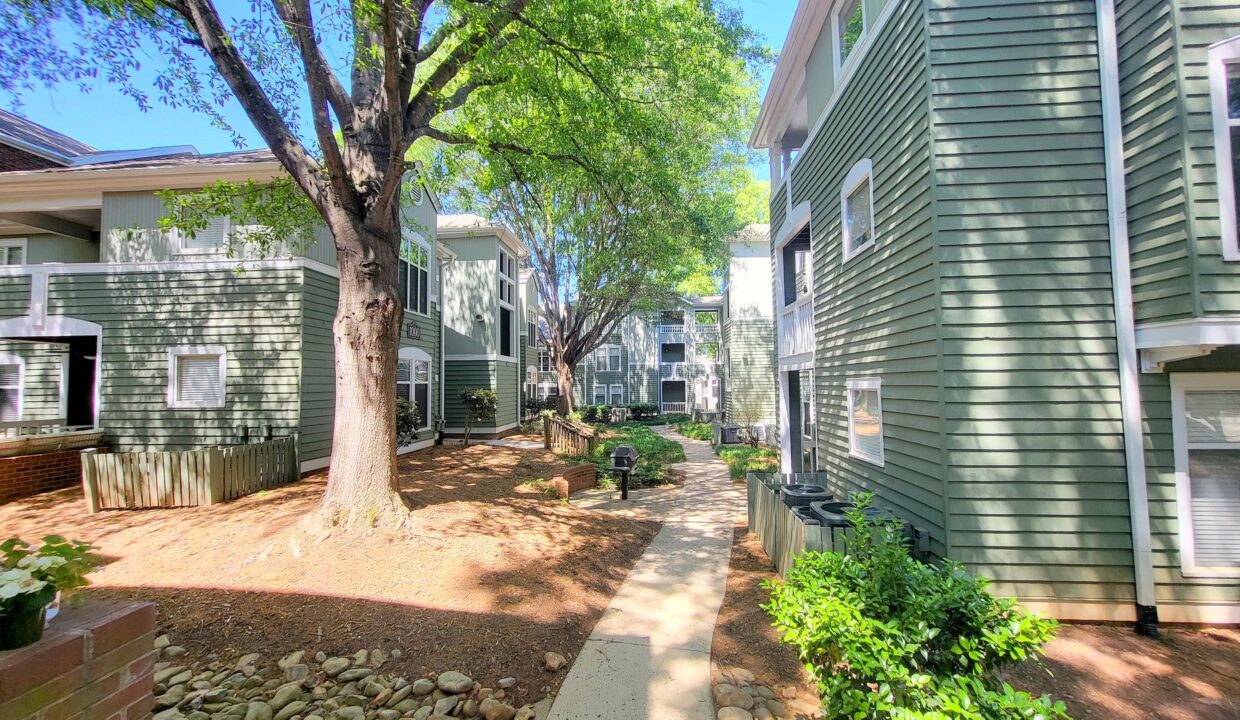 1221-Westview-Ln-205-Raleigh-NC-27605-32