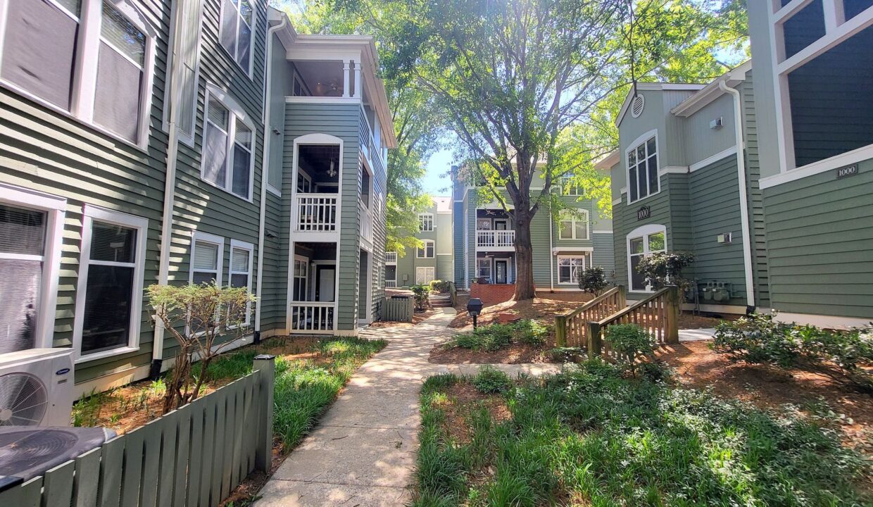 1221-Westview-Ln-205-Raleigh-NC-27605-33