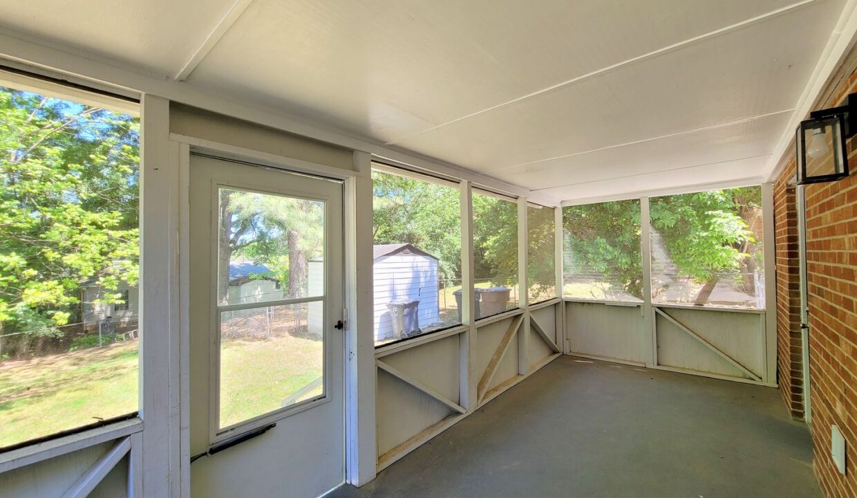 2311-Larkspur-Dr-Greensboro-NC-27405-12