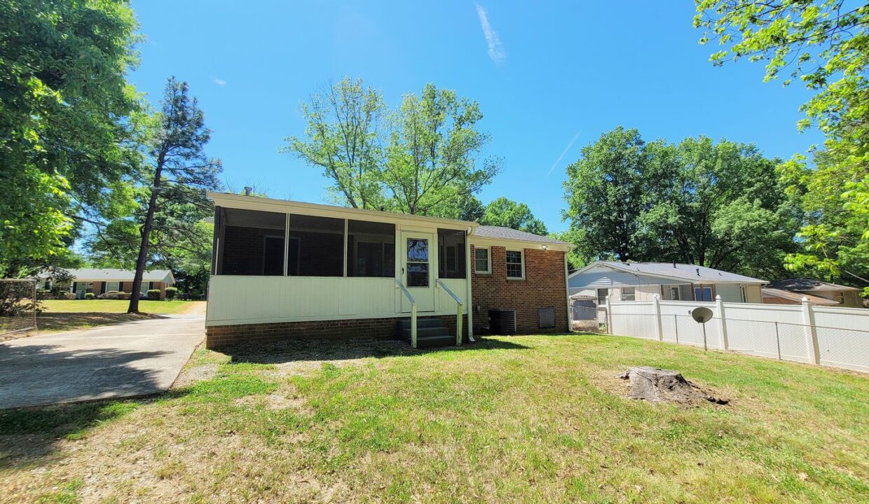 2311-Larkspur-Dr-Greensboro-NC-27405-15