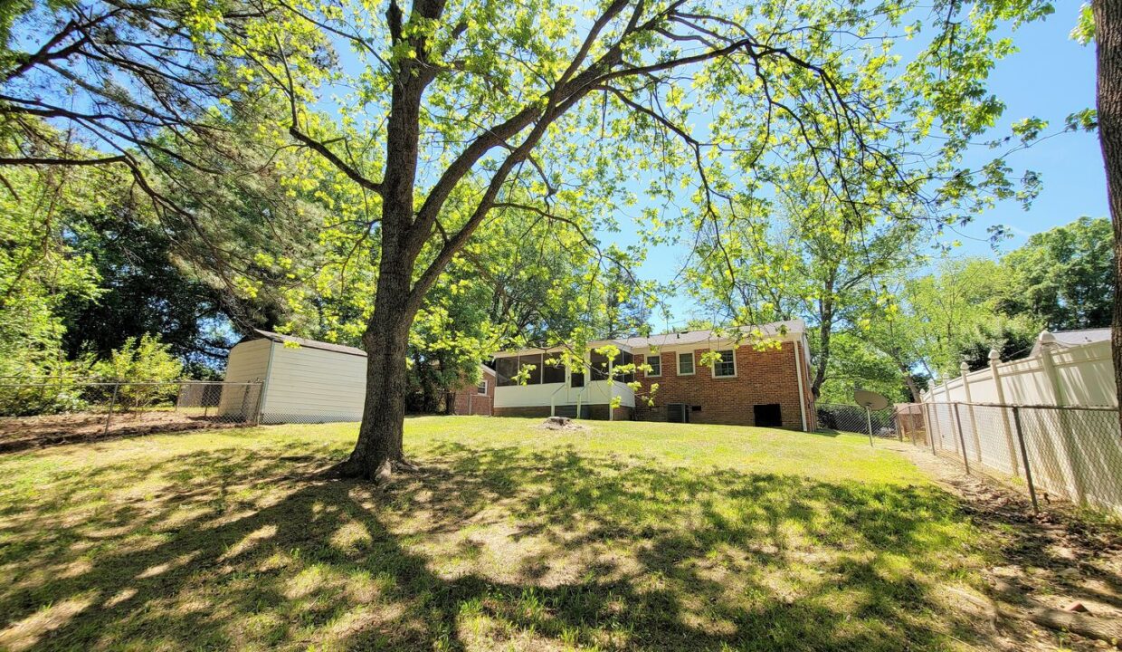 2311-Larkspur-Dr-Greensboro-NC-27405-18