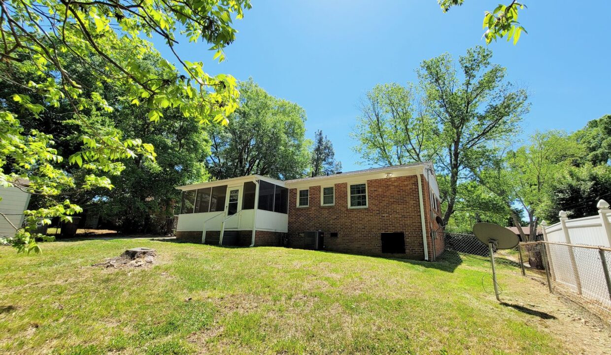 2311-Larkspur-Dr-Greensboro-NC-27405-21