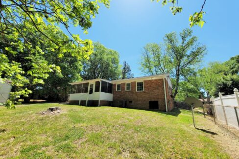 2311-Larkspur-Dr-Greensboro-NC-27405-21
