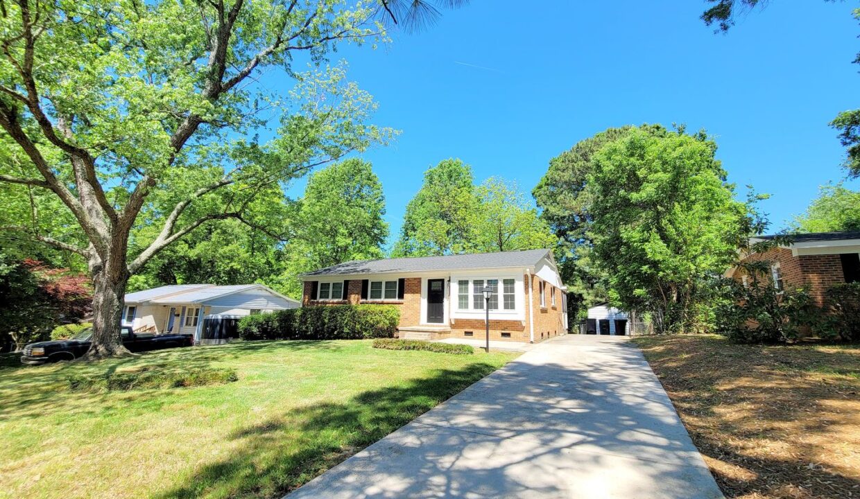 2311-Larkspur-Dr-Greensboro-NC-27405-23
