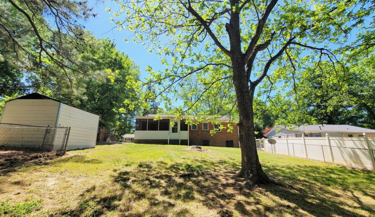 2311-Larkspur-Dr-Greensboro-NC-27405-25