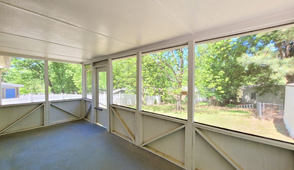 2311-Larkspur-Dr-Greensboro-NC-27405-31