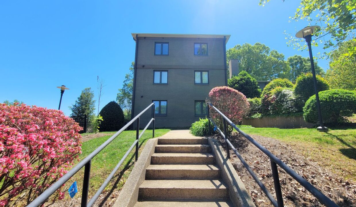 2425-Vail-Ave-A19-Charlotte-NC-28207-10