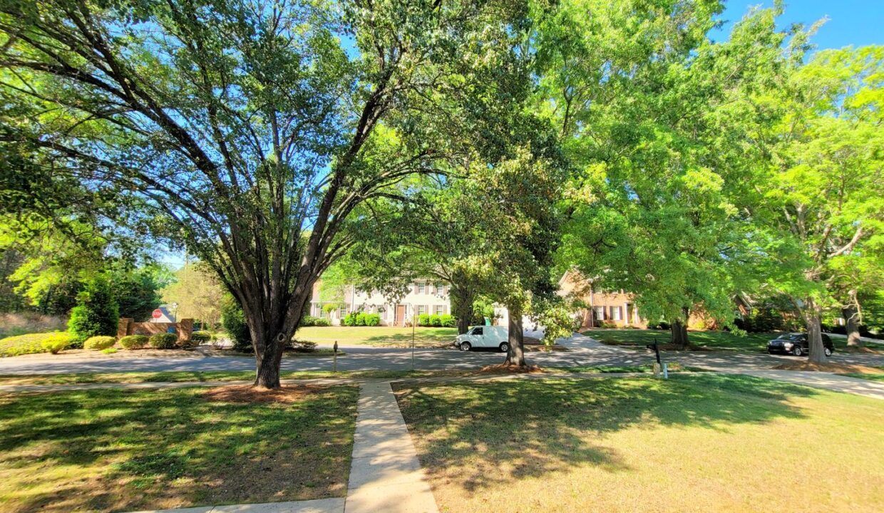 2400-Tweedmore-Ct-High-Point-NC-27265-10