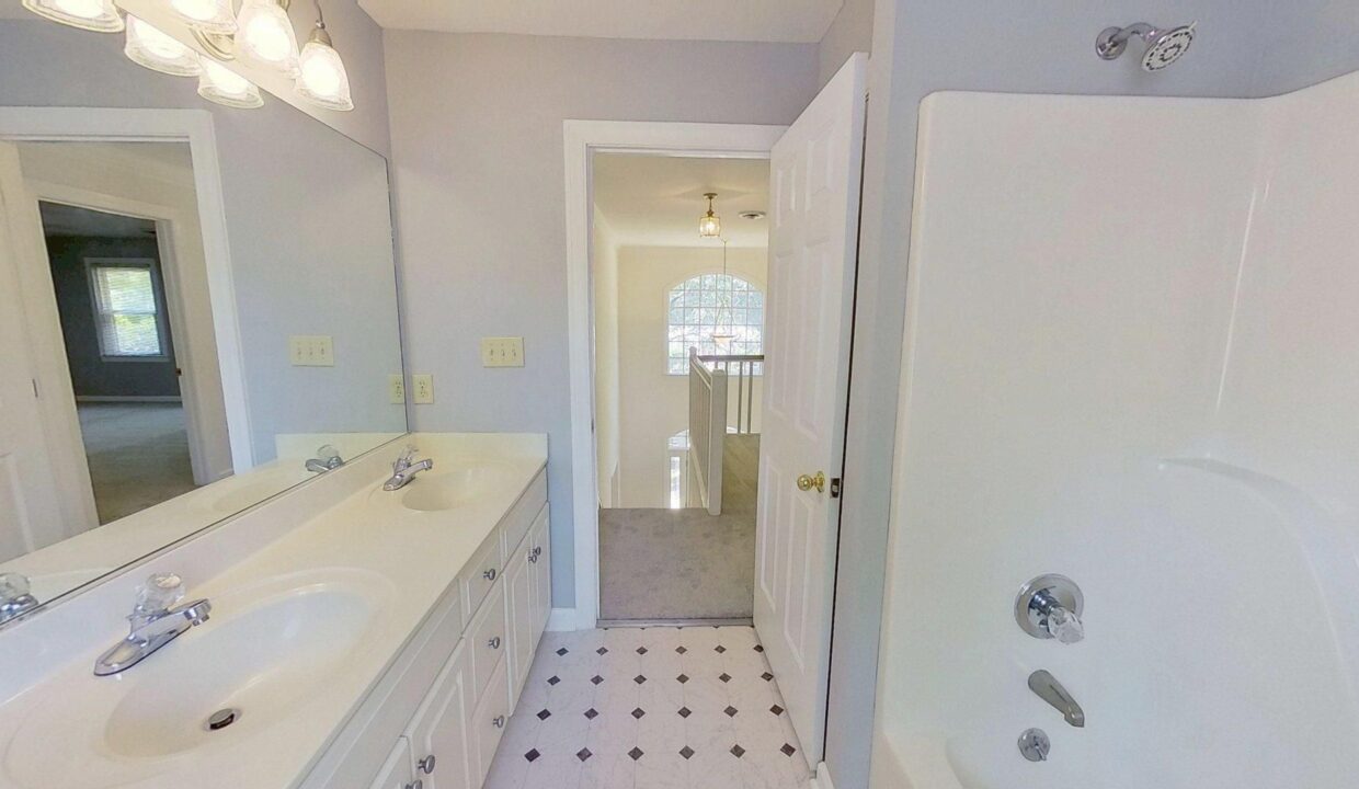 2400-Tweedmore-Ct-High-Point-NC-27265-16