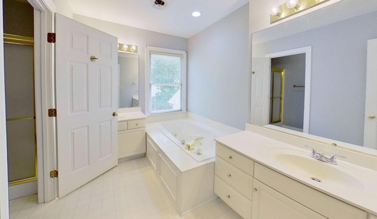 2400-Tweedmore-Ct-High-Point-NC-27265-3