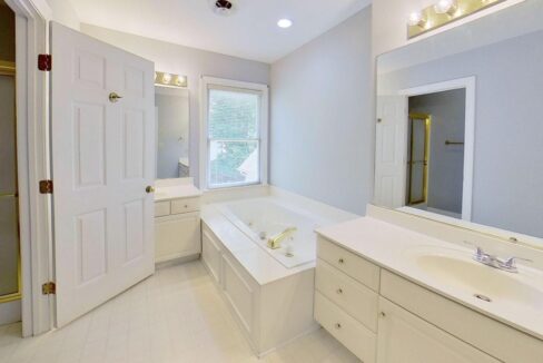 2400-Tweedmore-Ct-High-Point-NC-27265-3