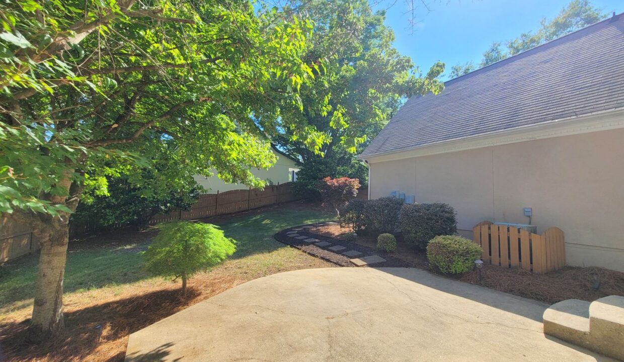 2400-Tweedmore-Ct-High-Point-NC-27265-31