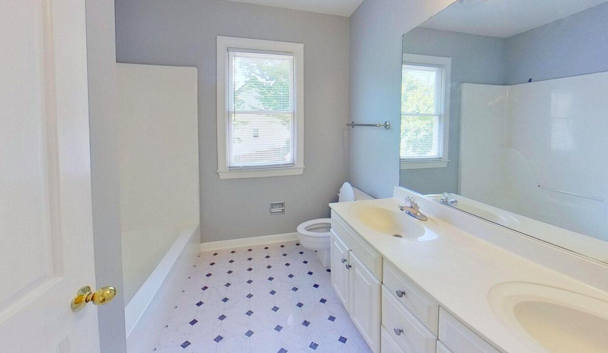 2400-Tweedmore-Ct-High-Point-NC-27265-36