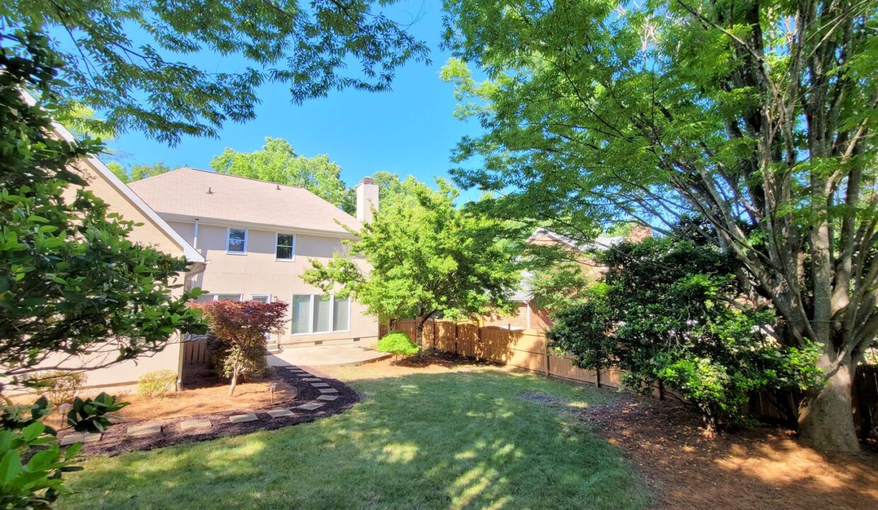 2400-Tweedmore-Ct-High-Point-NC-27265-4
