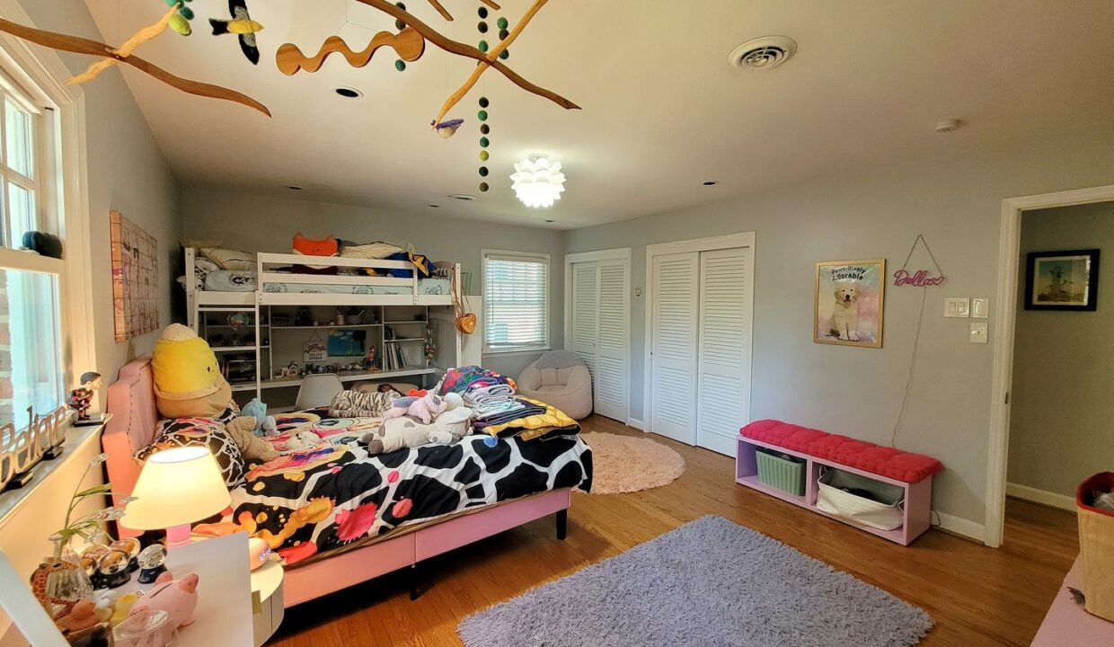 3507-Henderson-Rd-Greensboro-NC-27410-18