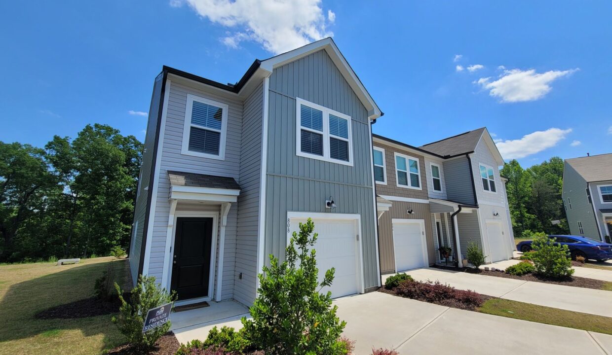 808-Falls-Grove-Trl-High-Point-NC-27265-27