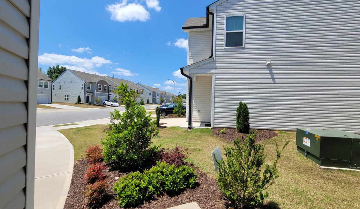 808-Falls-Grove-Trl-High-Point-NC-27265-38