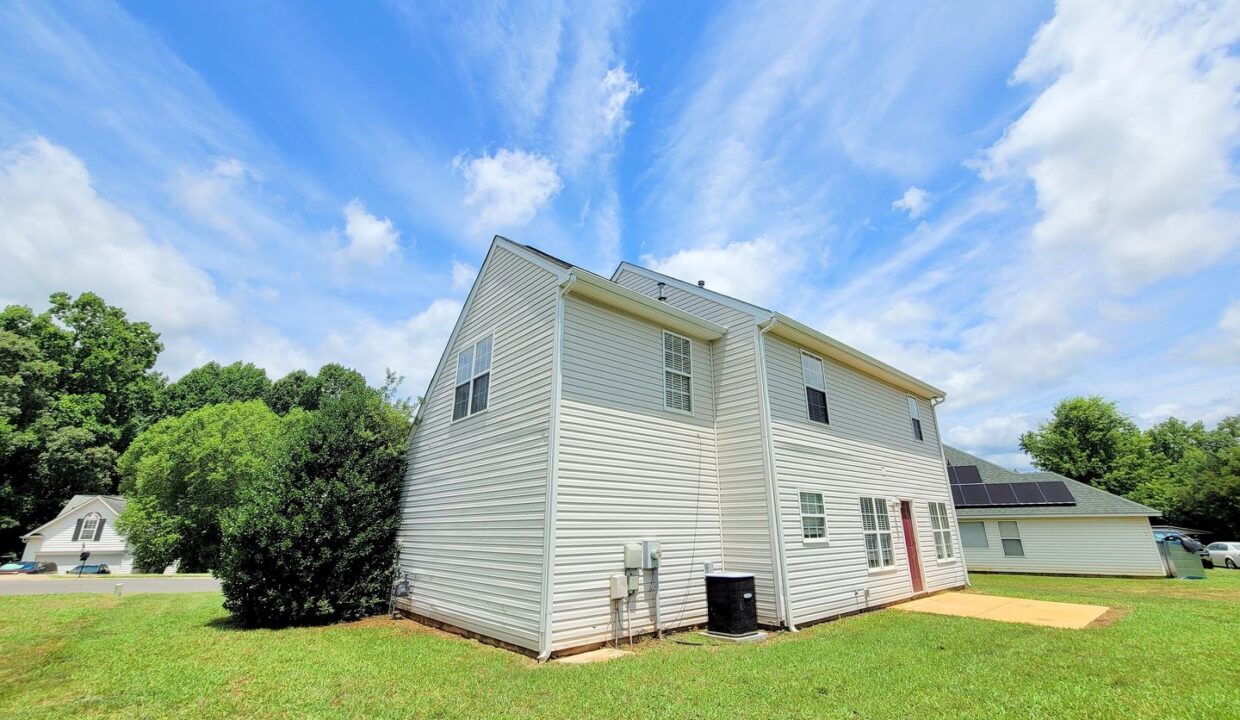 13531-Willow-Falls-Rd-Charlotte-NC-28215-10