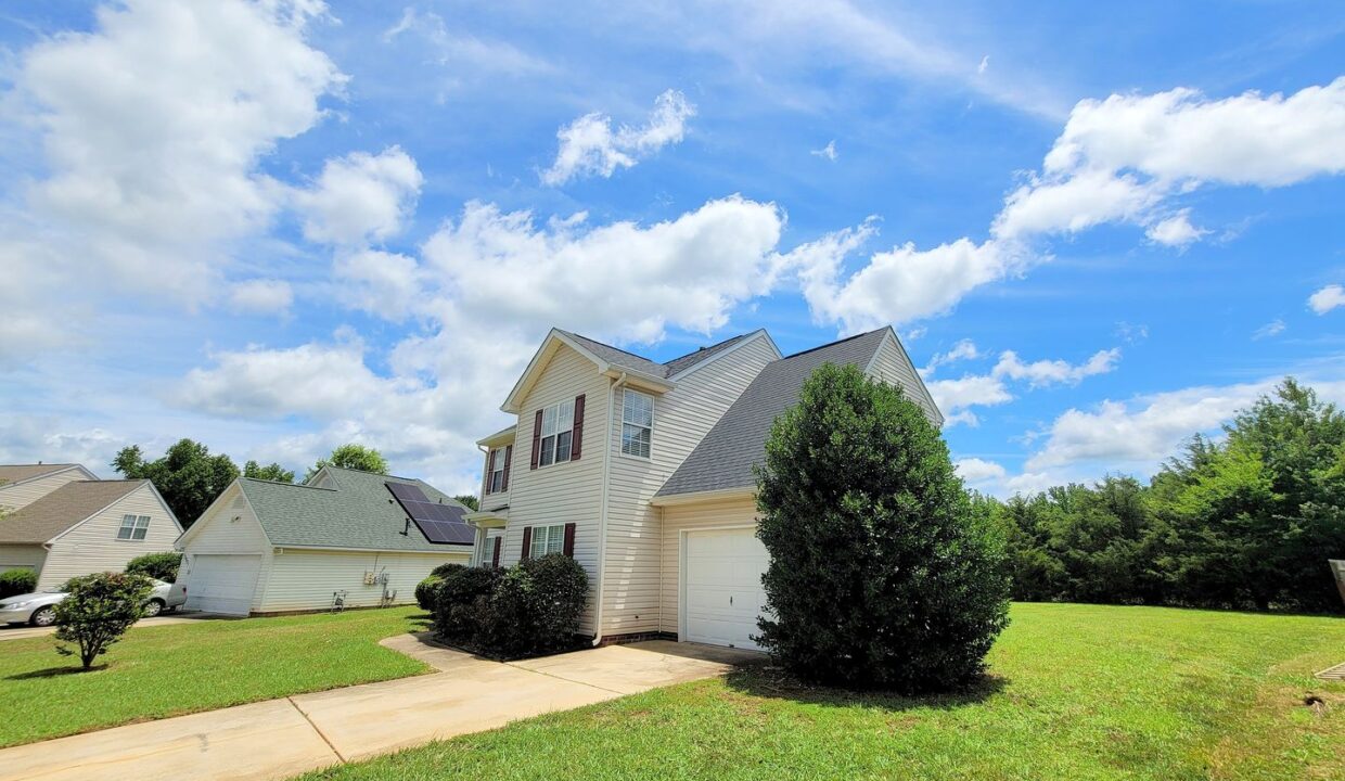 13531-Willow-Falls-Rd-Charlotte-NC-28215-15