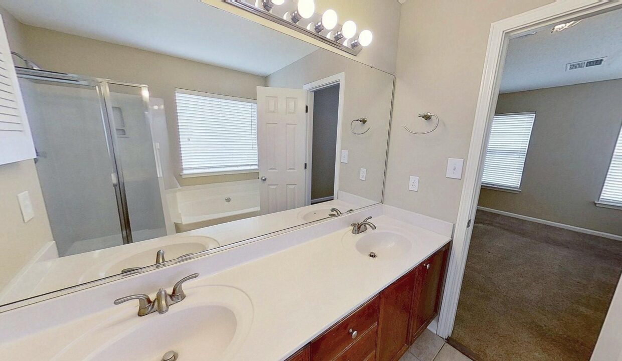 13531-Willow-Falls-Rd-Charlotte-NC-28215-18