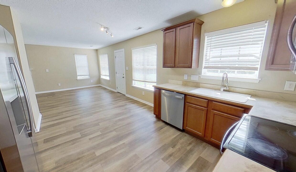 13531-Willow-Falls-Rd-Charlotte-NC-28215-25