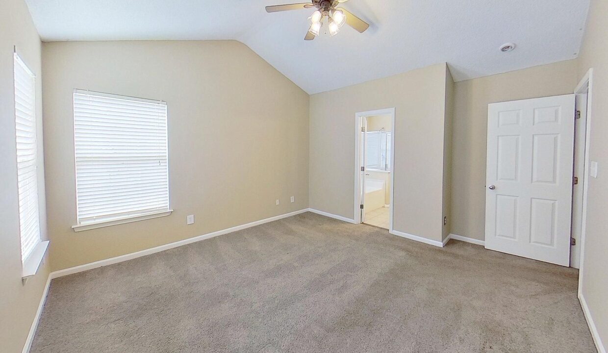 13531-Willow-Falls-Rd-Charlotte-NC-28215-32