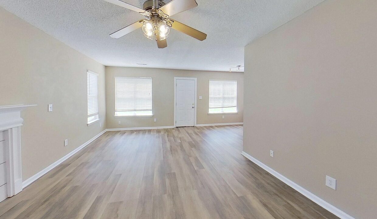 13531-Willow-Falls-Rd-Charlotte-NC-28215-36