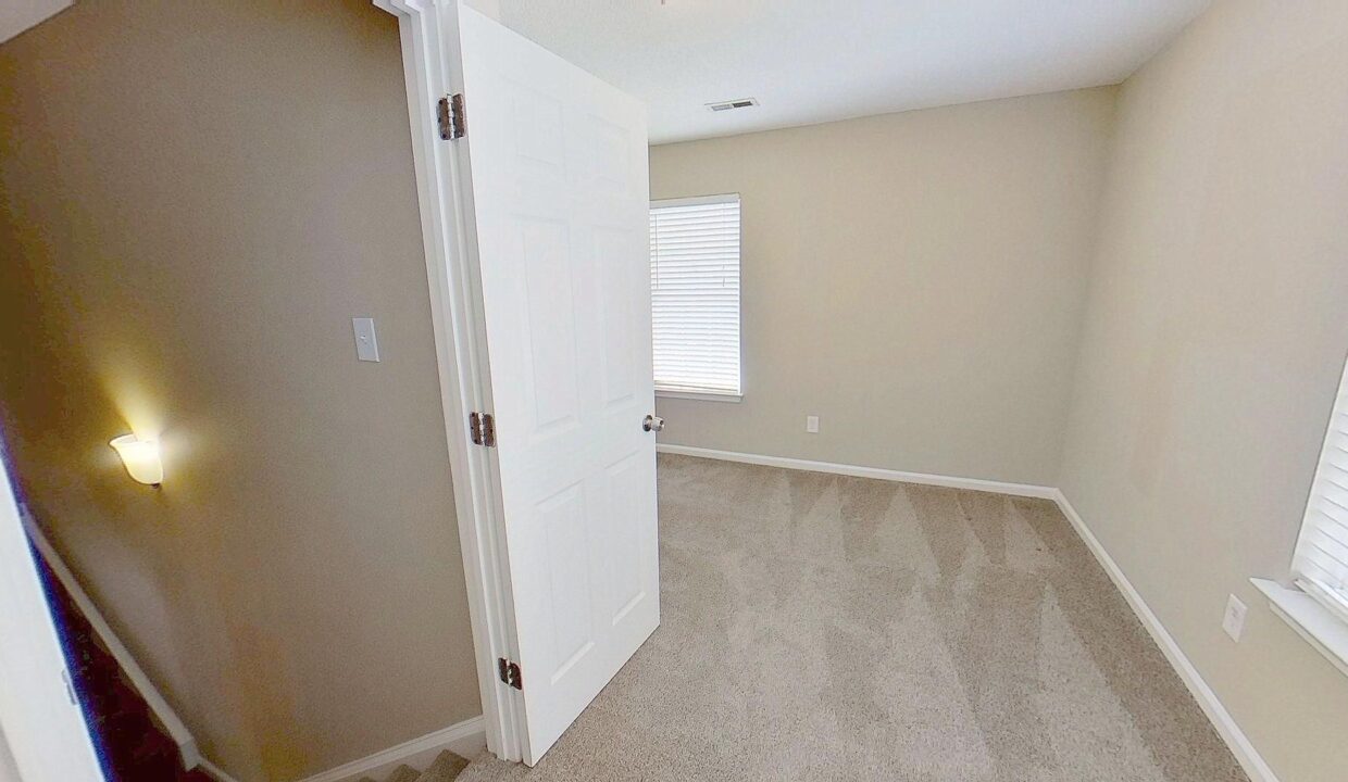 13531-Willow-Falls-Rd-Charlotte-NC-28215-40