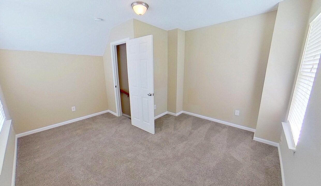 13531-Willow-Falls-Rd-Charlotte-NC-28215-41