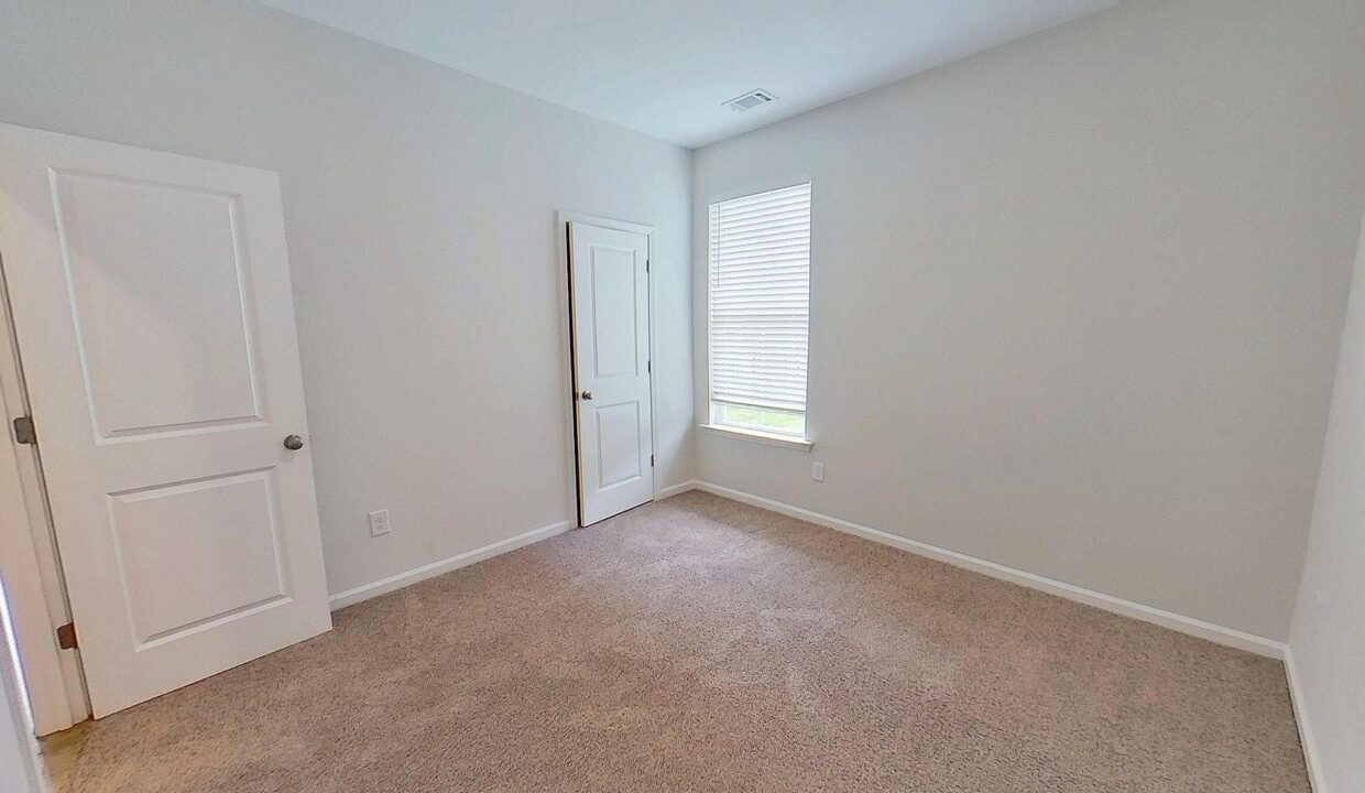 32-Shamrock-Ln-Greenville-SC-29609-15